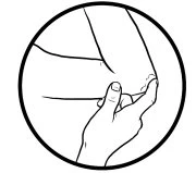 Disegno lineare all'interno di un cerchio che mostra una mano che pizzica la pelle del braccio vicino al gomito per preparare l'applicazione