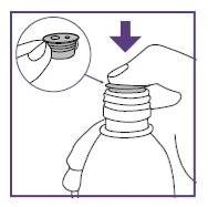 Una mano preme un tappo piatto sopra il collo di un flacone con una freccia viola che indica il movimento verso il basso verso l'interno