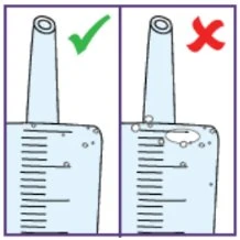 Due diagrammi che mostrano il corretto riempimento di una siringa con liquido senza bolle d'aria