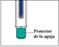 Detail of an injection pen with a turquoise protective cap labeled Protector de la aguja