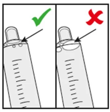 Two illustrations of a syringe with a green checkmark on the left and a red cross on the right indicating correct positioning of the plunger