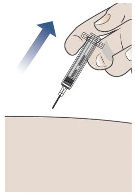 Una mano con guante sostiene una jeringa con la aguja apuntando hacia la piel, con una flecha azul que indica el movimiento de extracción hacia arriba
