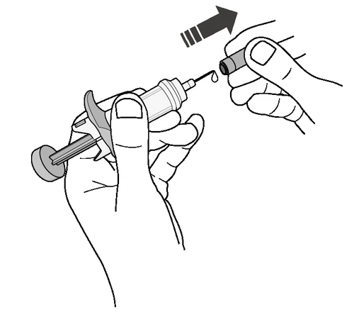 Dos manos conectan una aguja a un frasco de medicamento con una flecha que indica el movimiento de inserción hacia el