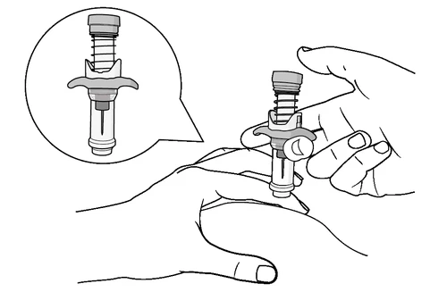 Dibujo técnico que muestra dos manos sosteniendo un dispositivo médico para inyección con un aumento del detalle del mecanismo superior