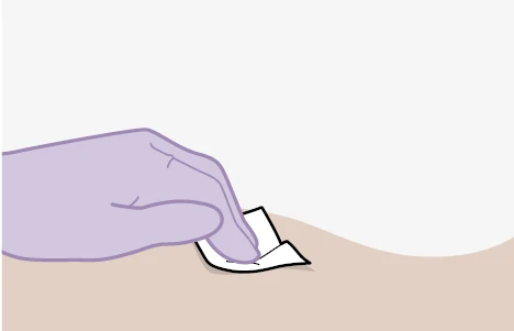 Una mano enguantada aplica un pequeño vendaje blanco sobre la piel de un brazo o una pierna
