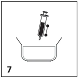 Dibujo esquemático en blanco y negro de una jeringa con líquido que se inserta en un recipiente o cuenco con el número 7 en la parte inferior izquierda