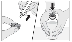 Dos manos insertando la punta de una jeringa en un tapón de plástico y dos manos presionando la tapa sobre el cuello de un frasco médico