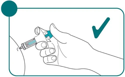 Ilustración de una mano que sostiene una jeringa para inyectar el medicamento en la parte superior del glúteo con una marca de verificación verde al lado