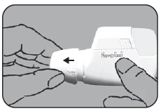 Dos manos sostienen un inhalador blanco con la inscripción Novolizer mientras una flecha negra indica el movimiento de retirada de la tapa