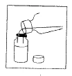 Dibujo esquemático que muestra una jeringa con aguja aspirando líquido de un frasco de vidrio abierto con el tapón al lado