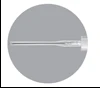 Una aguja fina y transparente con base blanca colocada horizontalmente sobre un fondo gris circular