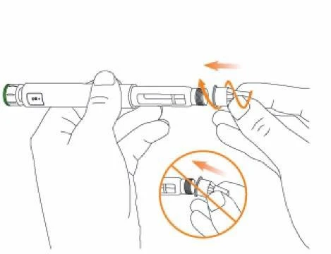 Dos manos girando la parte superior de una pluma inyectora con flechas naranjas que indican el movimiento y un círculo con barra de prohibición