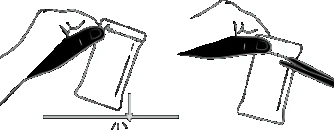Dibujo técnico que muestra dos manos manipulando un recipiente cilíndrico con un objeto negro puntiagudo para un