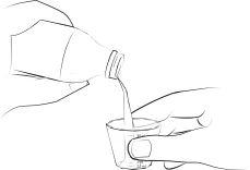 Dos manos vertiendo un líquido desde una botella a un pequeño vaso de plástico transparente con líneas de contorno simples
