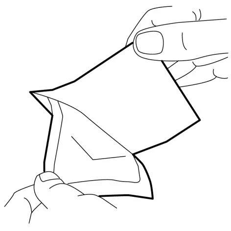 Dibujo en líneas negras que muestra dos manos abriendo cuidadosamente un sobre de polvo o un pequeño envoltorio de medicamento