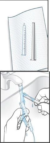 Ilustracja strzykawki z tłokiem obok umywalki, gdzie ręce myją strzykawkę pod strumieniem wody