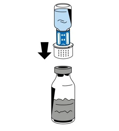 Diagram przedstawiający fiolkę z niebieskim kapturkiem, który jest usuwany, wskazany czarną strzałką, prowadzącą do otwartej fiolki bez kapturka