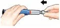 Dos manos sostienen una pluma inyectable azul y gris, con una flecha negra que indica el movimiento de giro hacia la izquierda para la