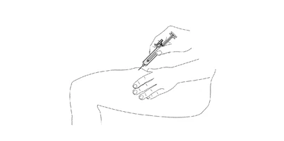 Dibujo con líneas punteadas que muestra una mano sosteniendo una jeringa para inyectar un medicamento en la parte superior del muslo de una persona sentada