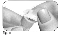 Dedos de una mano que sostienen y manipulan un dispositivo médico blanco para el