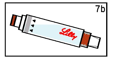 Dibujo técnico de una jeringa con líquido azul, tres flechas negras dirigidas hacia abajo y la inscripción roja Lilly sobre fondo blanco con código 7b