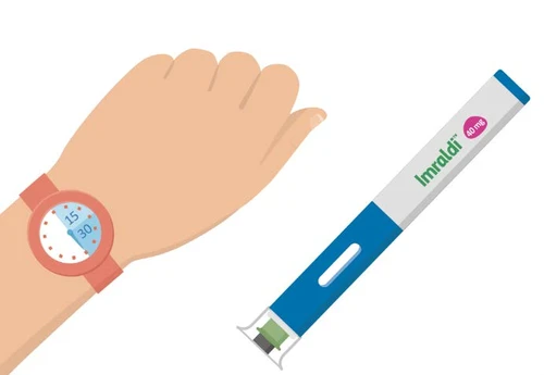 Un brazo con un reloj digital con temporizador y una pluma inyectora Imraldi blanca y azul sobre fondo blanco