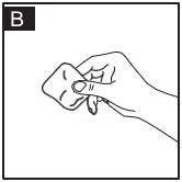 Dibujo en blanco y negro de una mano que sostiene un pequeño objeto cuadrado o una compresa con los dedos sobre fondo blanco, con la letra B en la esquina superior izquierda
