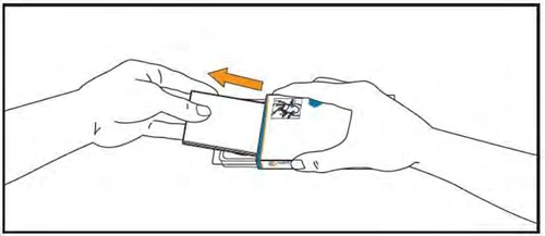 Dos manos abren un envase de medicamento con una flecha naranja que indica el movimiento de deslizamiento hacia la izquierda
