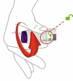 Una mano gira un dispositivo médico hacia la derecha indicado por una flecha roja curva y un símbolo de candado abierto verde