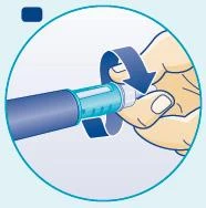 Una mano gira la parte superior de una pluma inyectora hacia abajo siguiendo la dirección de una flecha azul curva