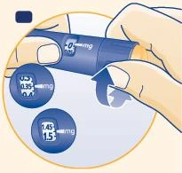 Dos manos sostienen un dispositivo médico azul con indicadores de dosis que muestran los valores 0,35 mg y 1,45 mg sobre fondo claro