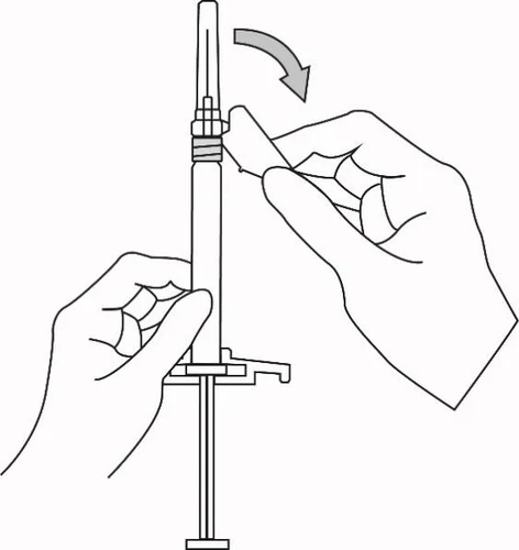 Two hands holding a syringe while the right hand rotates the upper part of the device following a curved arrow to the right