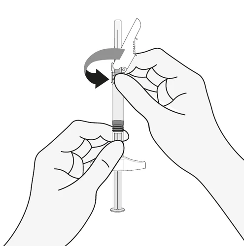 Dos manos giran la parte superior de una jeringa hacia la izquierda siguiendo una flecha curva negra para preparar el dispositivo médico