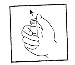 Una mano sostiene un pequeño frasco de vidrio con un tapón y una flecha indica la dirección hacia la