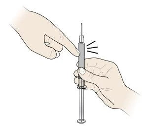 Una mano sostiene verticalmente una jeringa mientras la