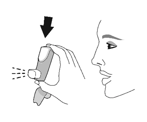 Dibujo en blanco y negro que muestra una mano presionando hacia abajo un dispositivo médico cerca del rostro de una persona con una flecha negra