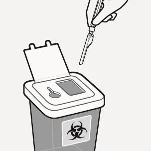 Jedna ręka trzyma strzykawkę, by wrzucić ją do pojemnika na odpady biologiczne ze symbolem zagrożenia biologicznego i otwartym klapą