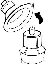 Disegno tecnico che mostra il montaggio di un cappuccio conico su un flacone cilindrico tramite una freccia curva nera che indica il movimento