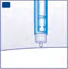 Jeringa médica azul y transparente con escala graduada colocada verticalmente sobre una superficie plana blanca