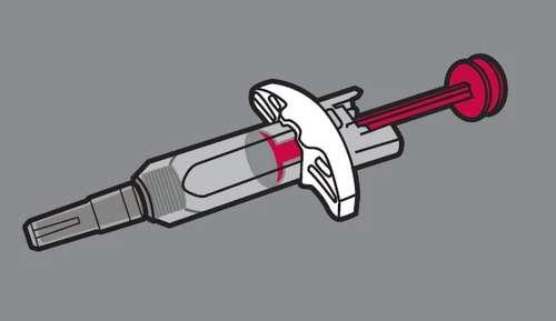 Ilustración estilizada de un dispositivo médico para inyección con cuerpo gris, empuñadura blanca y émbolo rojo sobre fondo gris neutro