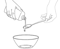 Dos manos vierten un líquido desde un frasco en una cuchara sobre un tazón vacío en un dibujo lineal en blanco y negro
