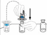 Technical drawing showing a hand pressing a device with a needle into a glass vial