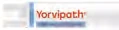 Logo leku Yorvipath napisane czerwonym kolorem na białym tle z niebieską pionową kreską po lewej i niebieską poziomą belką u dołu