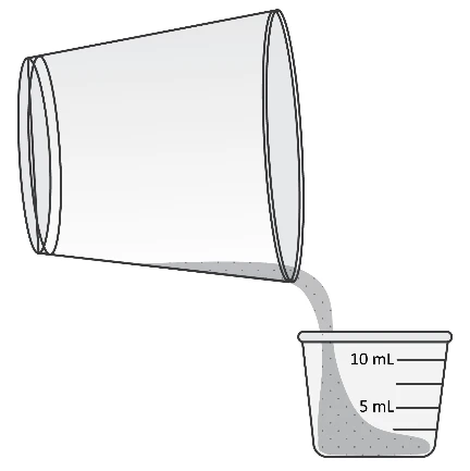 Disegno stilizzato di un bicchiere inclinato che versa un liquido grigio in un contenitore graduato con indicazioni di 5 mL e 10 mL