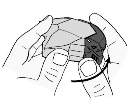 Two hands holding and rotating a circular medication container, indicating with an arrow the direction of the device's rotational movement