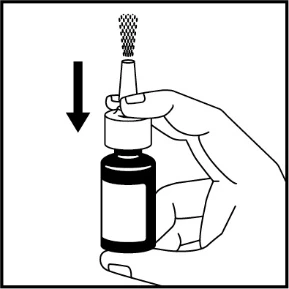 Mano che tiene una bottiglietta con medicinale, avvitando un tappo con contagocce, indicato da una freccia nera diretta verso il basso