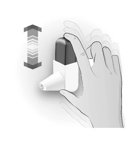 Mano che tiene un inalatore bianco e nero con una freccia verticale che indica il movimento di spostamento del dispositivo verso l'alto e verso il basso
