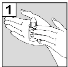 Due mani tengono verticalmente un farmaco bianco, di forma cilindrica, in un applicatore con punta arrotondata, su uno sfondo grigio con il numero 1 in un angolo