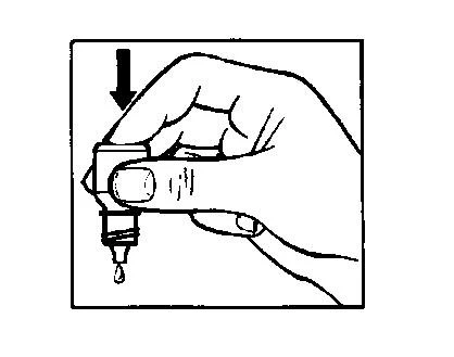 Mano sosteniendo verticalmente un pequeño dispensador del que cae una única gota de líquido, indicada con una flecha negra apuntando hacia abajo