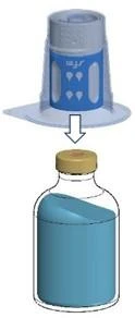 Un adattatore trasparente con un elemento blu viene posizionato sulla chiusura del flacone di vetro contenente un liquido medicinale blu, indicato da una freccia